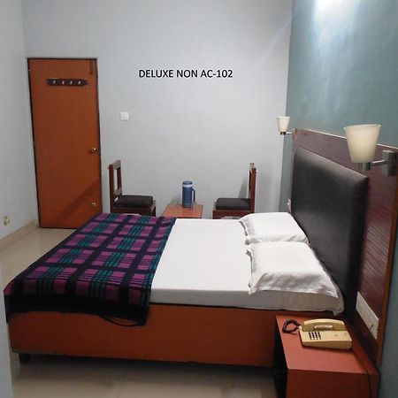Hotel Silver Springs Ahmedabad Camera foto