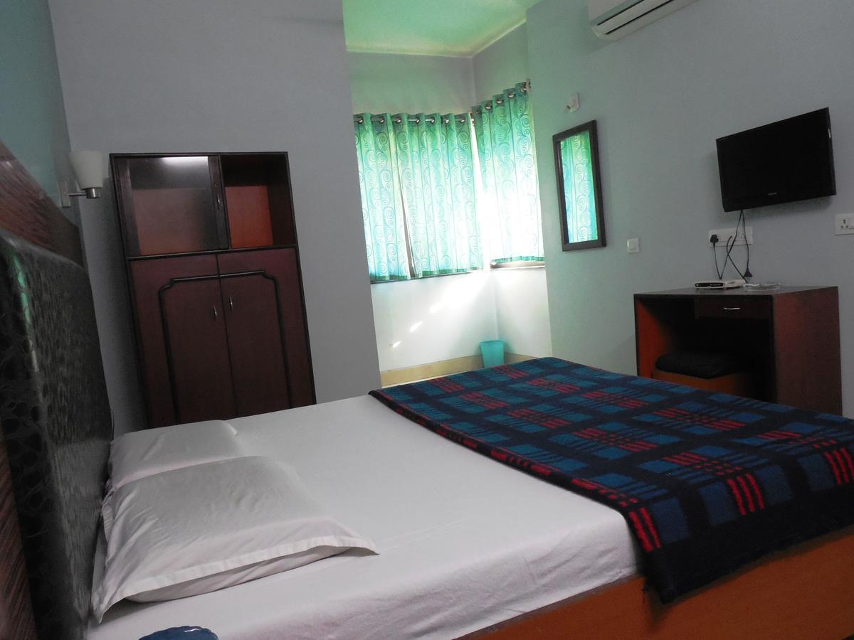 Hotel Silver Springs Ahmedabad Esterno foto