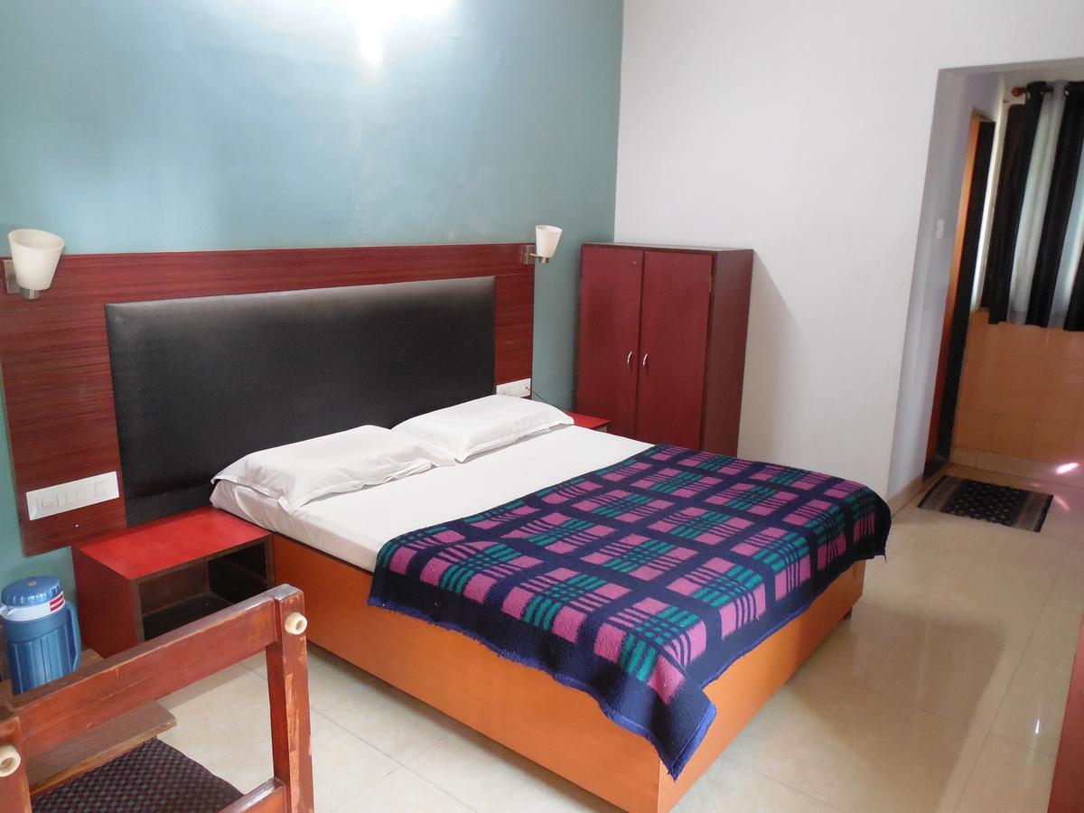 Hotel Silver Springs Ahmedabad Esterno foto