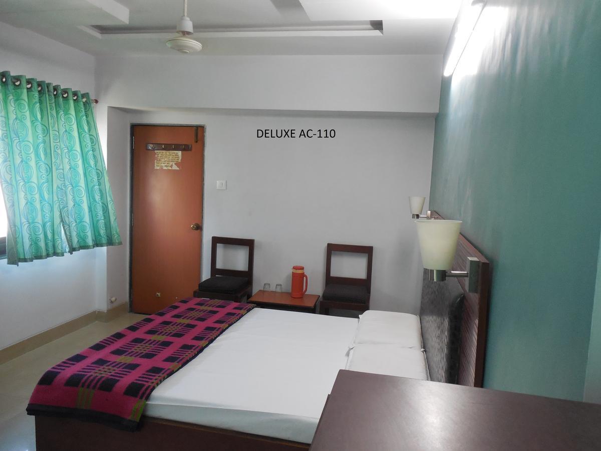 Hotel Silver Springs Ahmedabad Esterno foto