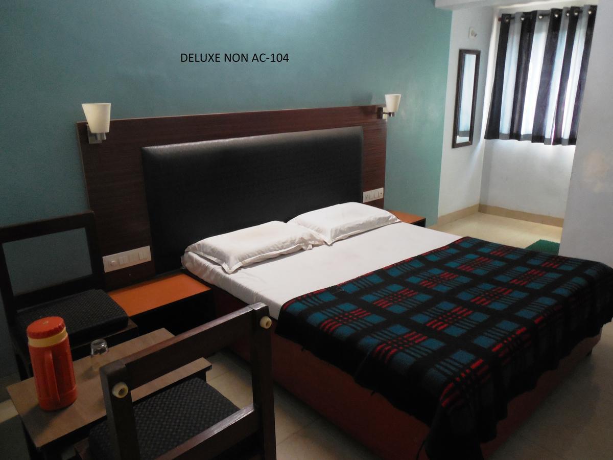 Hotel Silver Springs Ahmedabad Esterno foto