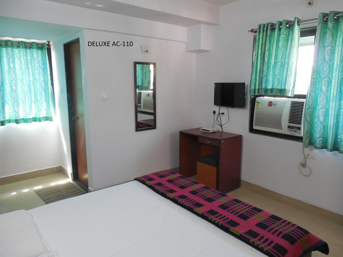 Hotel Silver Springs Ahmedabad Esterno foto
