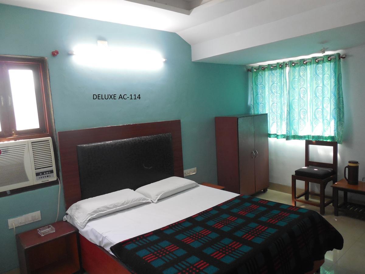 Hotel Silver Springs Ahmedabad Esterno foto