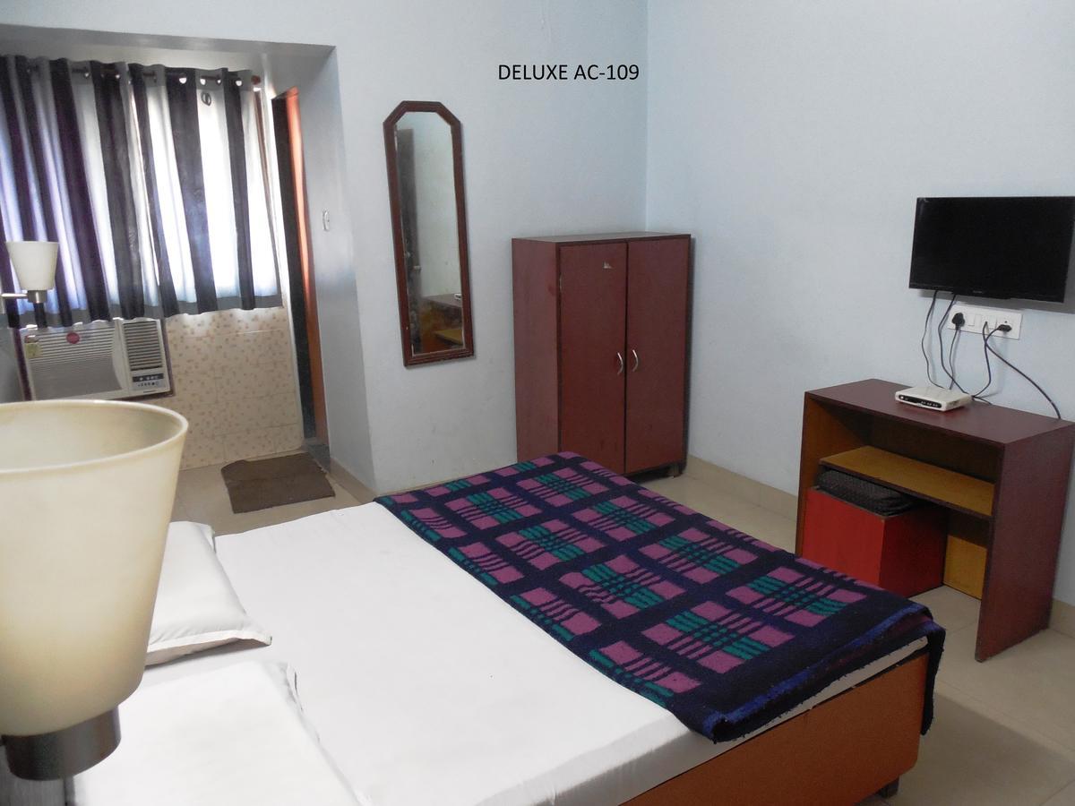 Hotel Silver Springs Ahmedabad Esterno foto