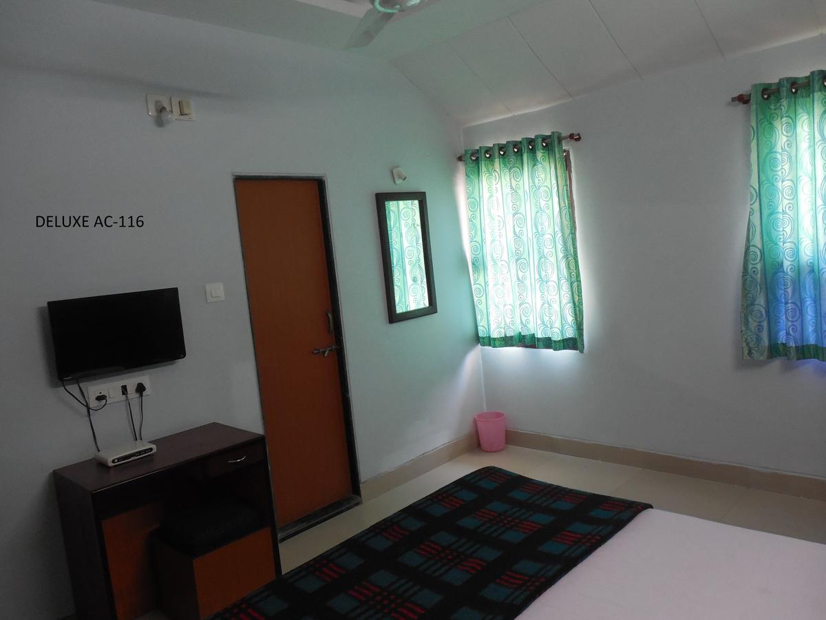 Hotel Silver Springs Ahmedabad Esterno foto