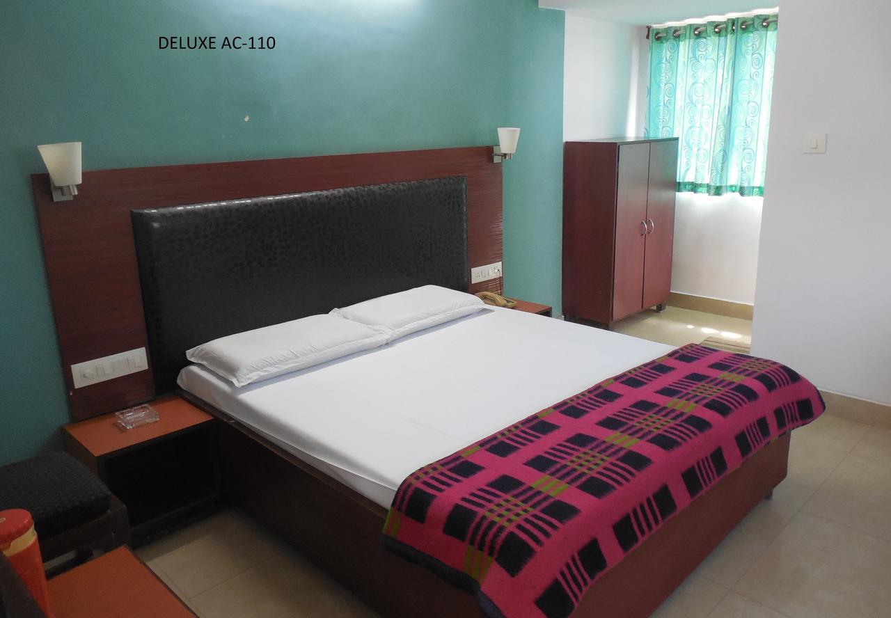Hotel Silver Springs Ahmedabad Esterno foto