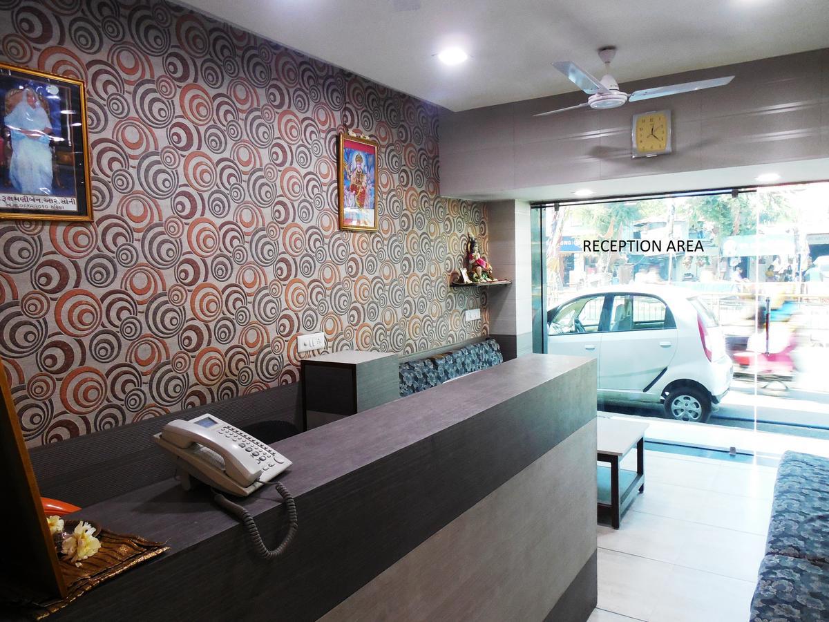 Hotel Silver Springs Ahmedabad Esterno foto