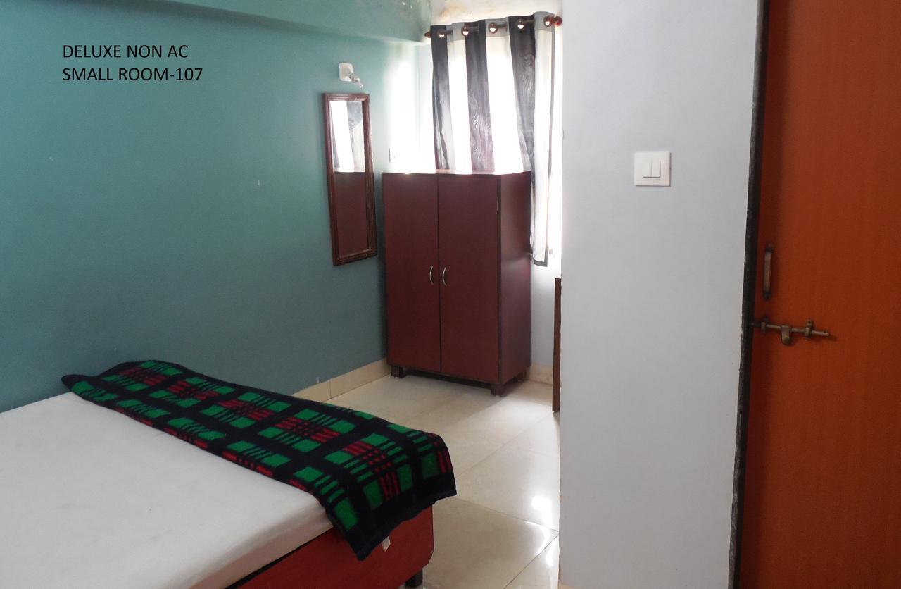 Hotel Silver Springs Ahmedabad Esterno foto