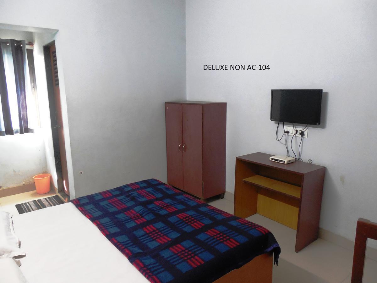 Hotel Silver Springs Ahmedabad Esterno foto